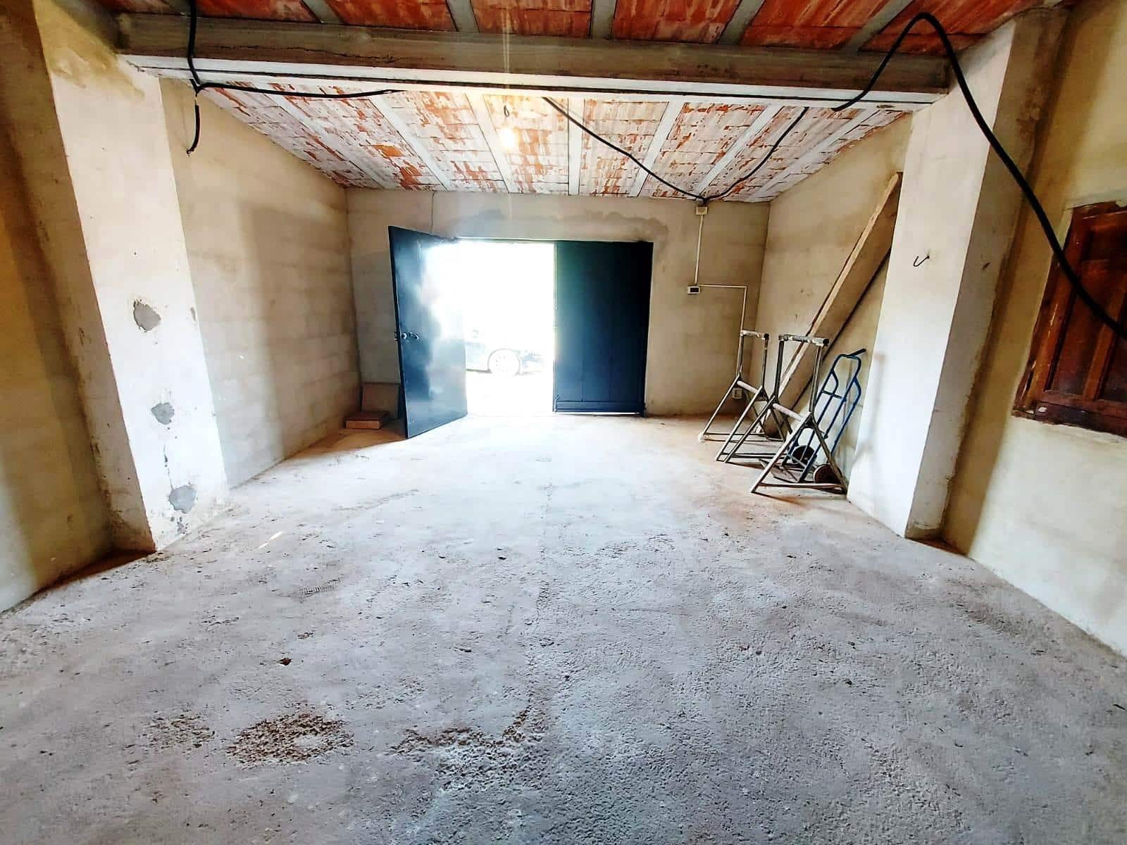 4 soveværelse Villa til salg i Lliria med swimmingpool garage - € 250.000 (Ref: 8662370)