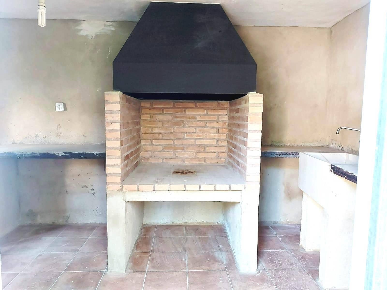 4 soveværelse Villa til salg i Lliria med swimmingpool garage - € 250.000 (Ref: 8662370)