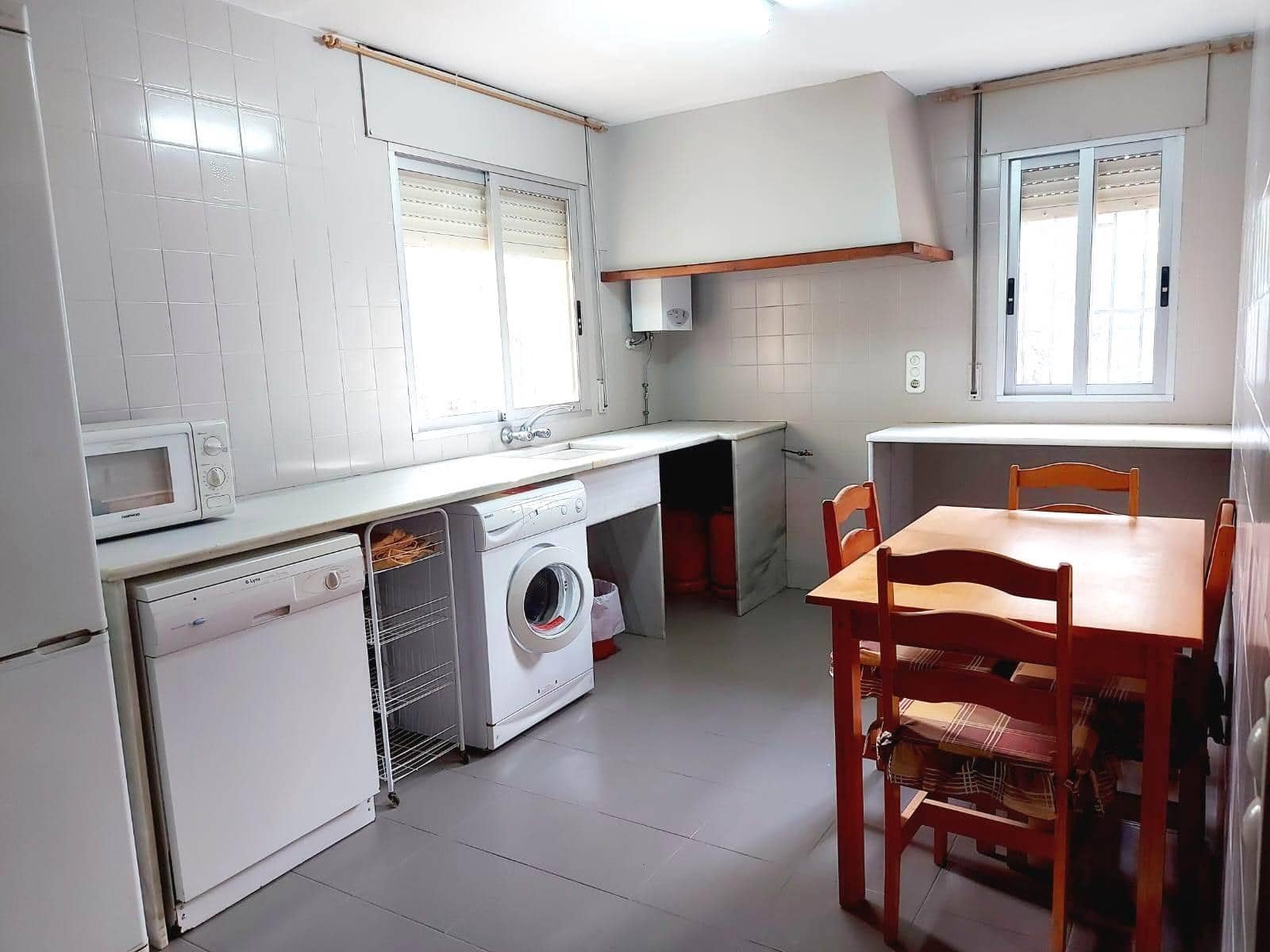 4 soveværelse Villa til salg i Lliria med swimmingpool garage - € 250.000 (Ref: 8662370)