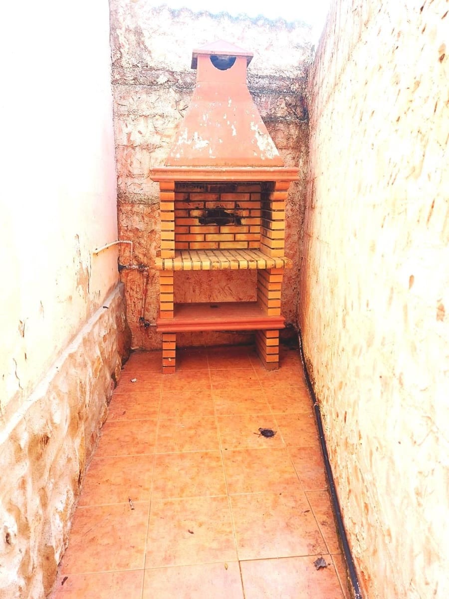 4 soveværelse Villa til salg i Lliria med swimmingpool garage - € 250.000 (Ref: 8662370)