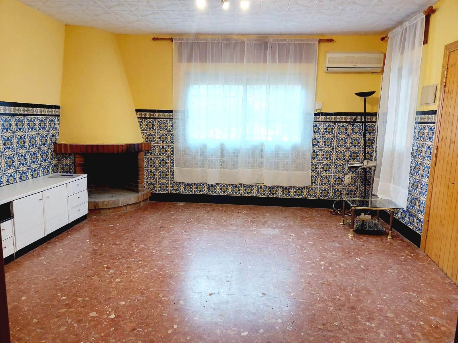 4 soveværelse Villa til salg i Lliria med swimmingpool garage - € 250.000 (Ref: 8662370)