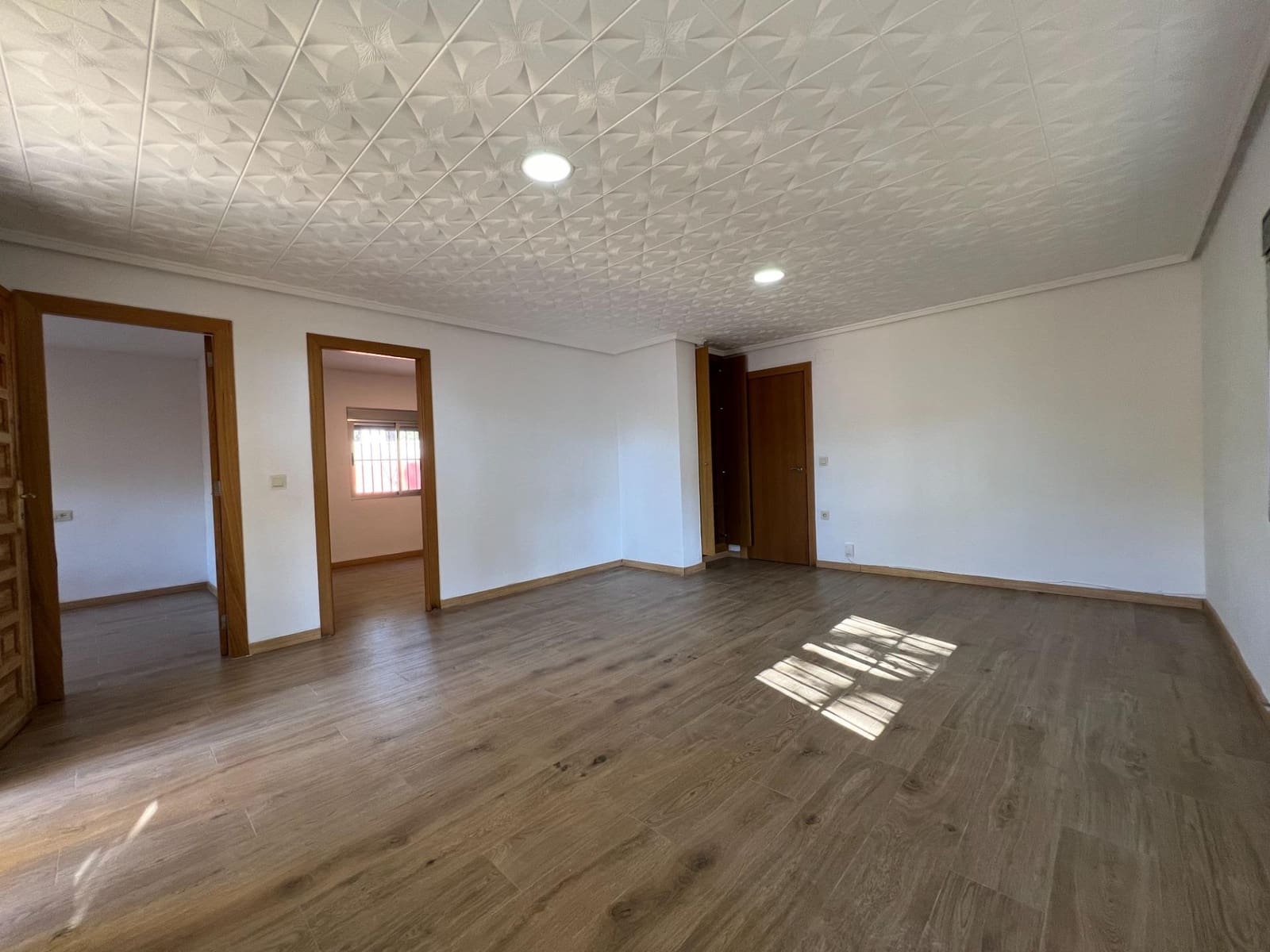 3 soveværelse Villa til leje i Lliria med swimmingpool - € 1.200 (Ref: 8809882)