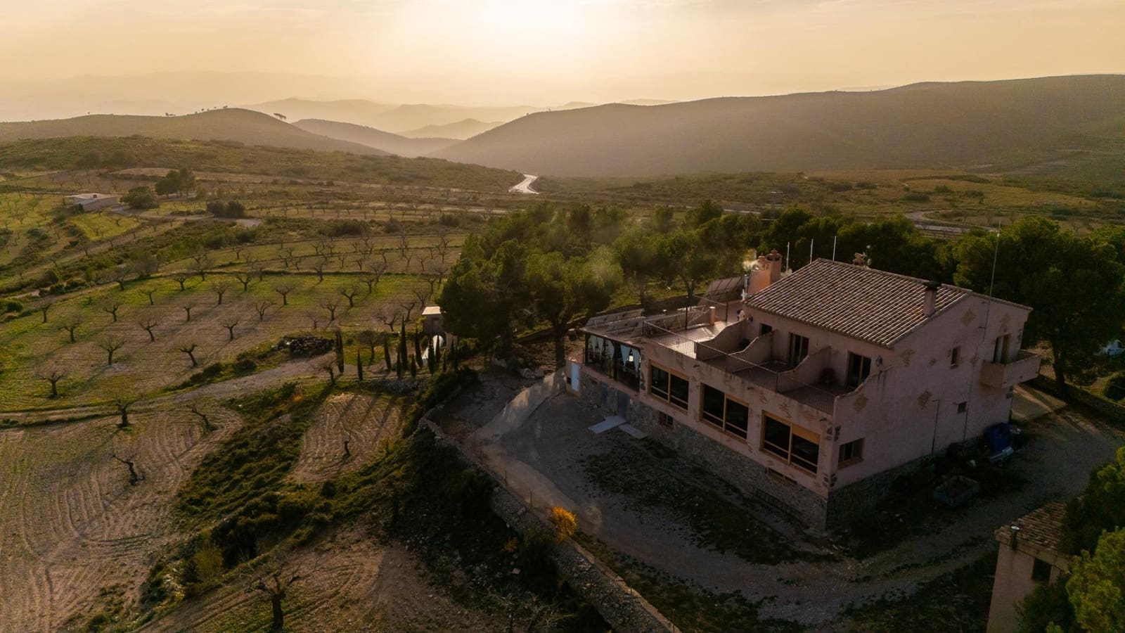 6 soveværelse Restaurant/Bar til salg i Alcublas - € 749.900 (Ref: 8830304)