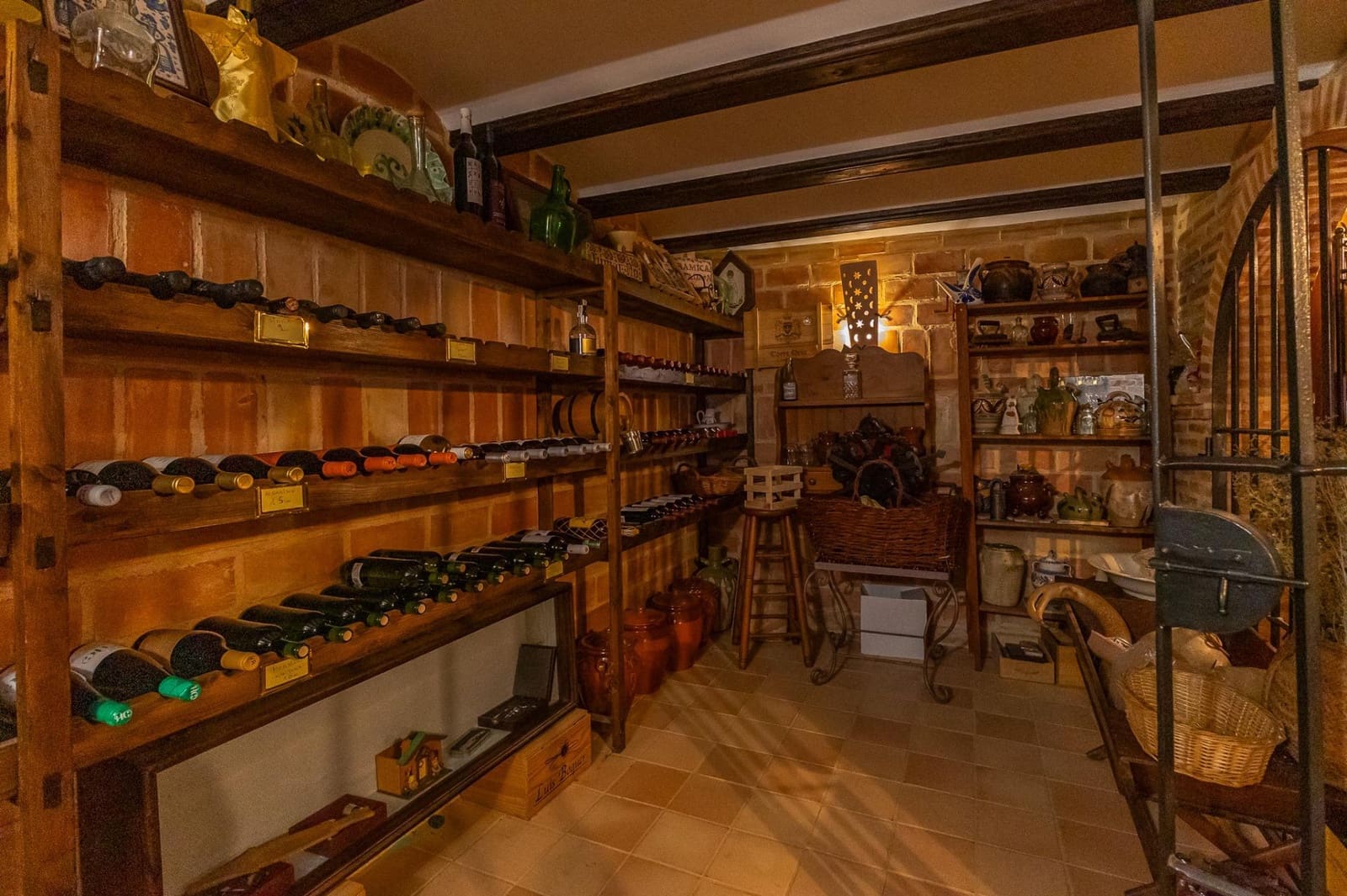 6 soveværelse Restaurant/Bar til salg i Alcublas - € 749.900 (Ref: 8830304)