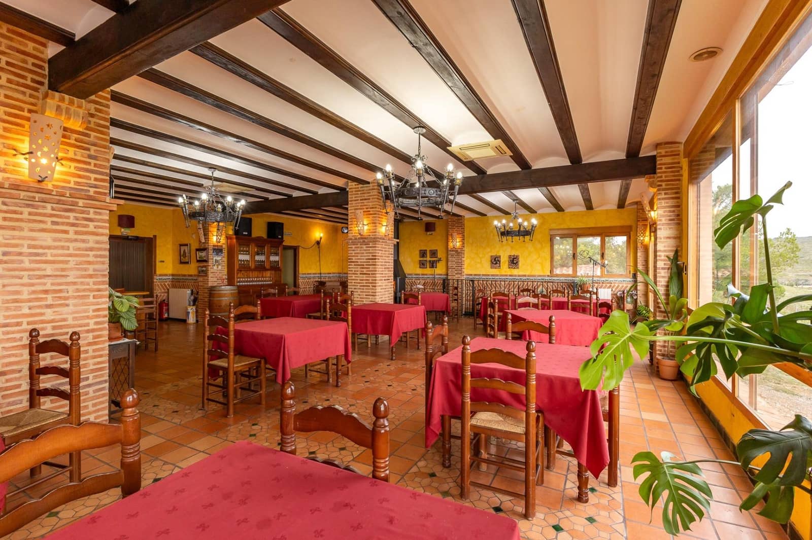 6 soveværelse Restaurant/Bar til salg i Alcublas - € 749.900 (Ref: 8830304)