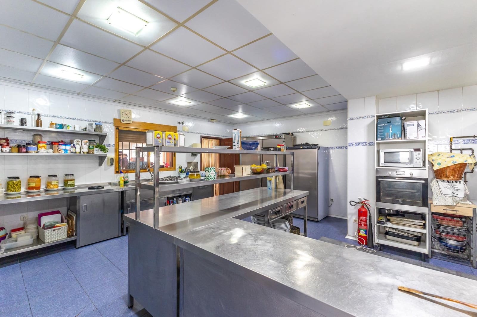 6 soveværelse Restaurant/Bar til salg i Alcublas - € 749.900 (Ref: 8830304)