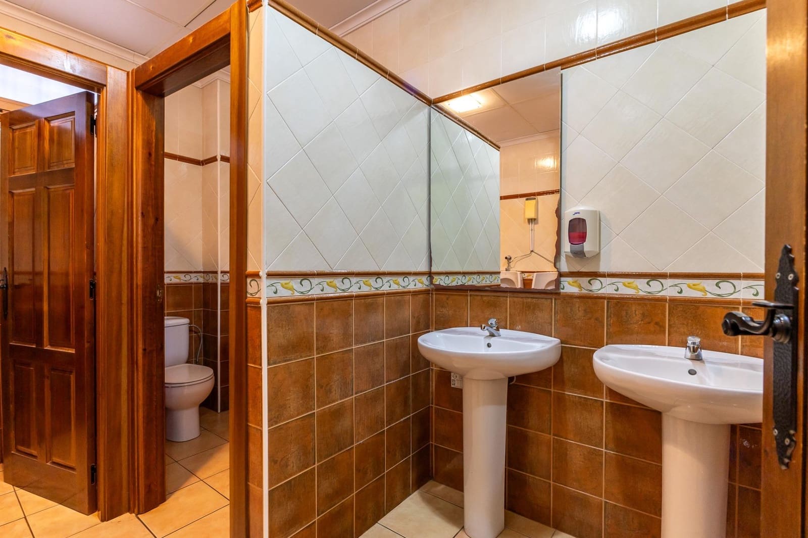 6 soveværelse Restaurant/Bar til salg i Alcublas - € 749.900 (Ref: 8830304)