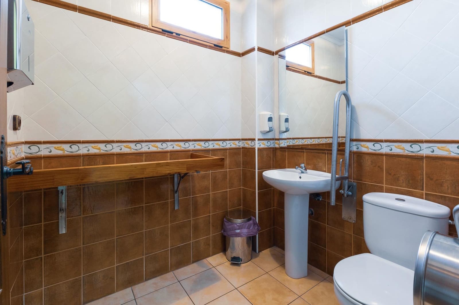 6 soveværelse Restaurant/Bar til salg i Alcublas - € 749.900 (Ref: 8830304)