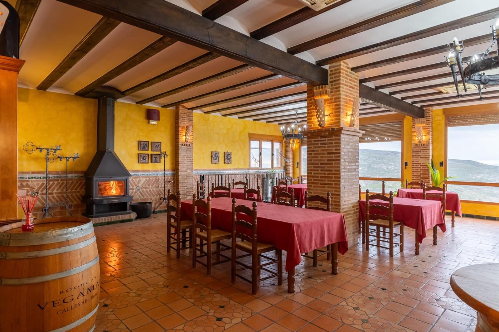 6 soveværelse Restaurant/Bar til salg i Alcublas - € 749.900 (Ref: 8830304)