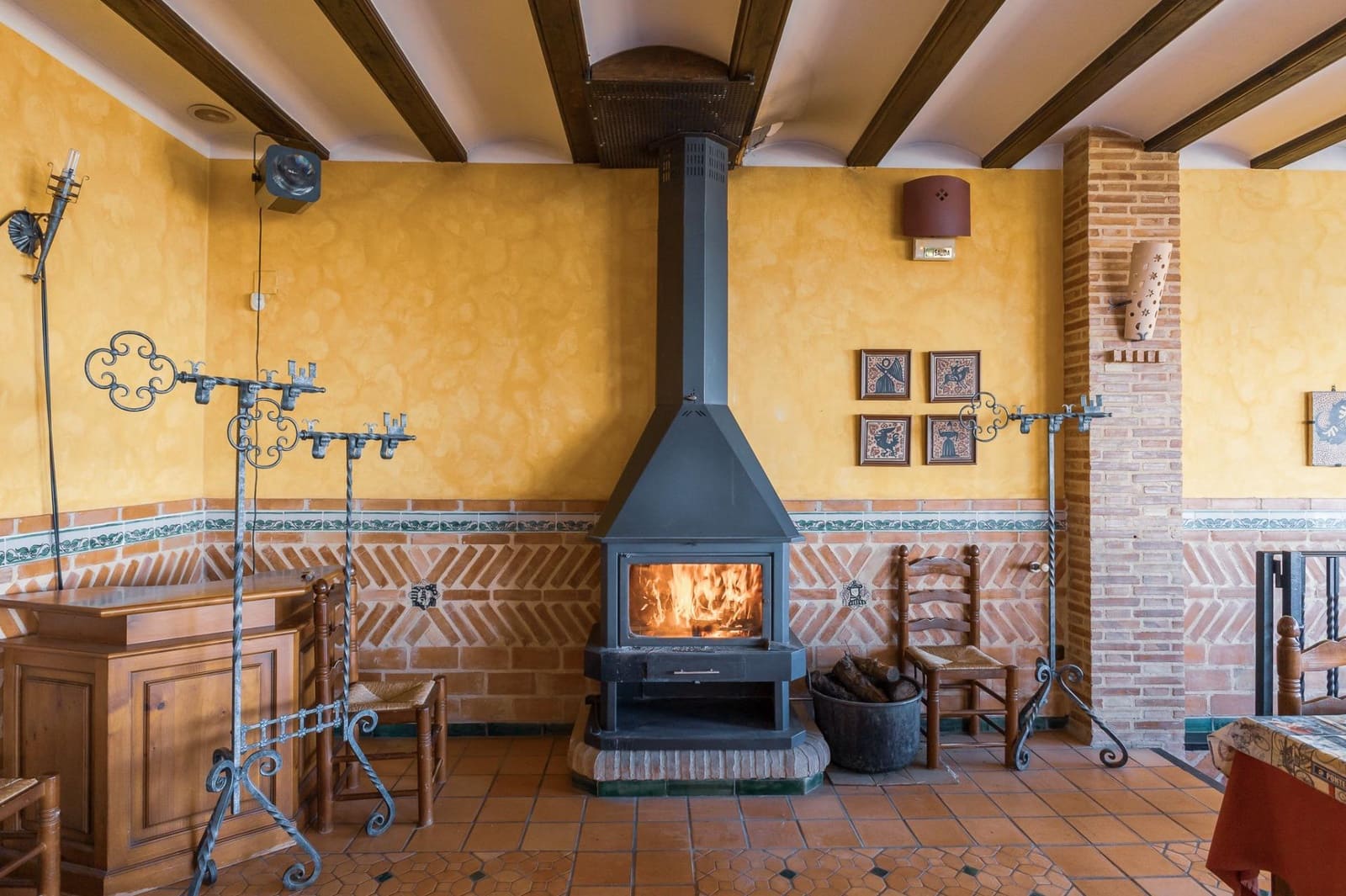 6 soveværelse Restaurant/Bar til salg i Alcublas - € 749.900 (Ref: 8830304)