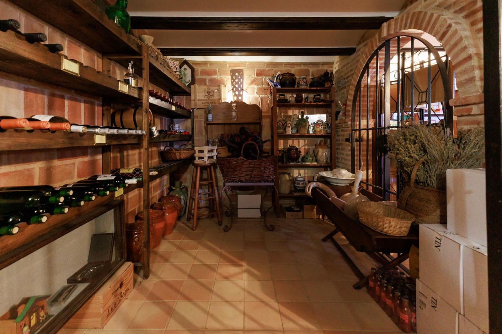 6 soveværelse Restaurant/Bar til salg i Alcublas - € 749.900 (Ref: 8830304)