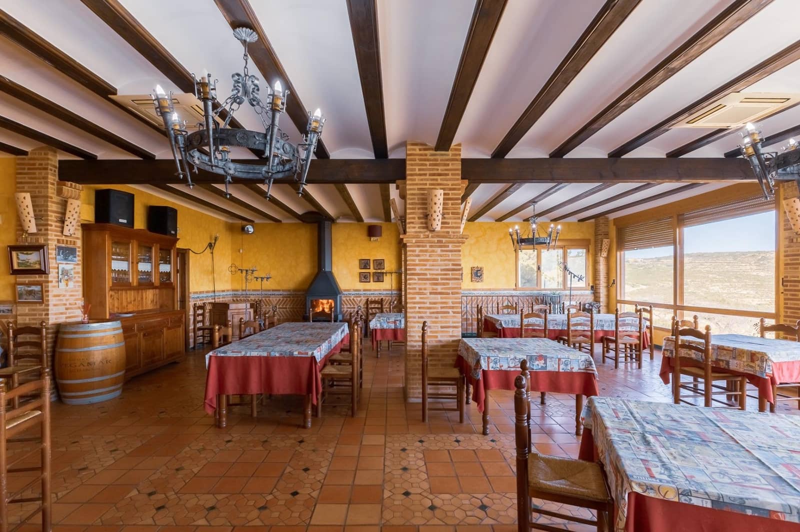 6 soveværelse Restaurant/Bar til salg i Alcublas - € 749.900 (Ref: 8830304)