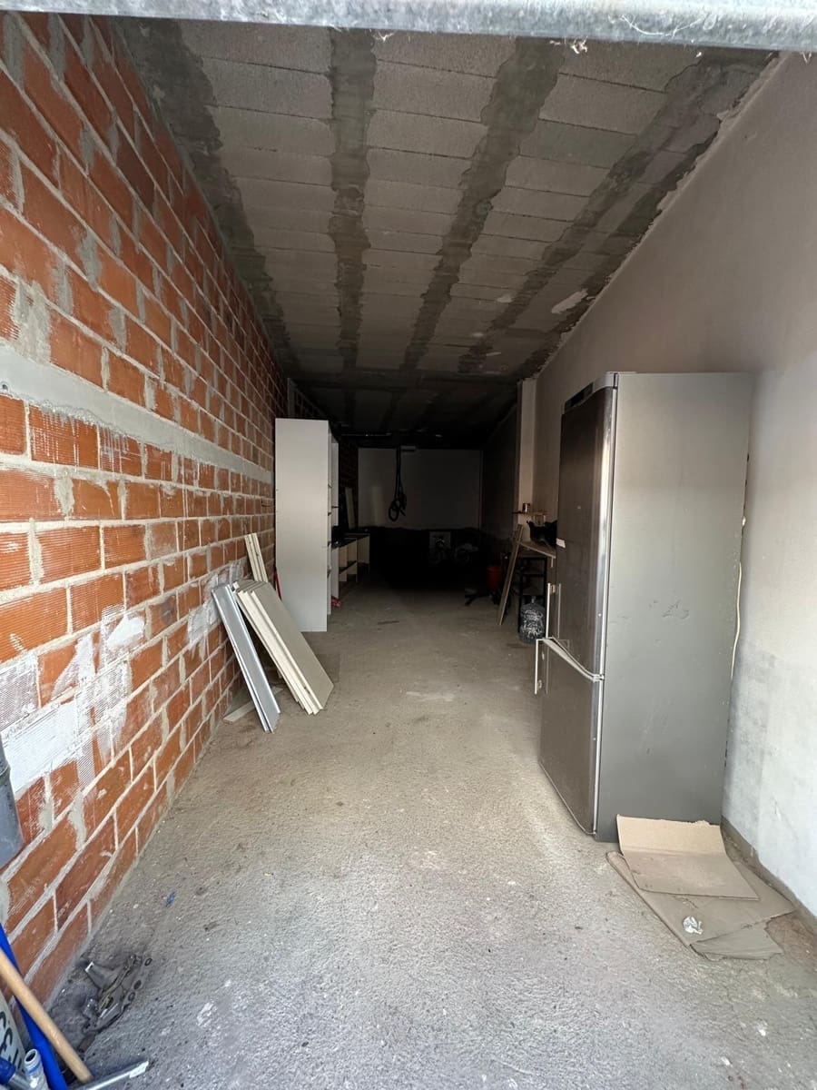 Kaupallinen myytävänä paikassa Lliria - 85 000 € (Ref: 9050987)