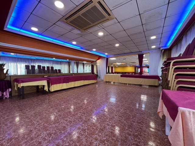 5 bedroom Commercial for sale in La Cañada, Paterna - € 949,000 (Ref: 9057517)