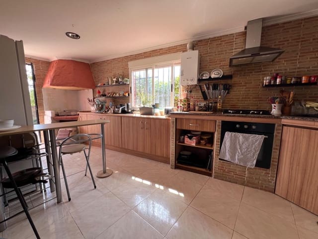 4 bedroom Villa for sale in Montroy with pool - € 189,950 (Ref: 9062297)