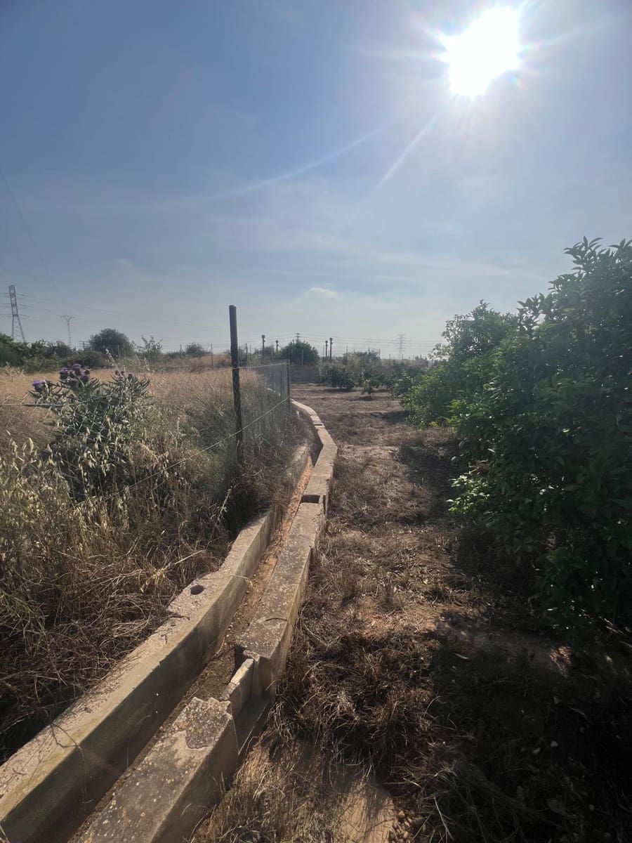 Grunde uden byggetilladelser til salg i Paterna - € 18.000 (Ref: 9075047)