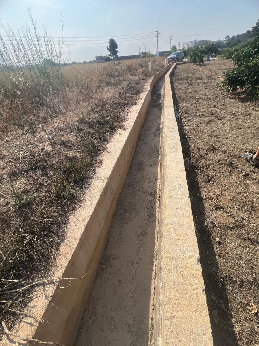 Grunde uden byggetilladelser til salg i Paterna - € 18.000 (Ref: 9075047)