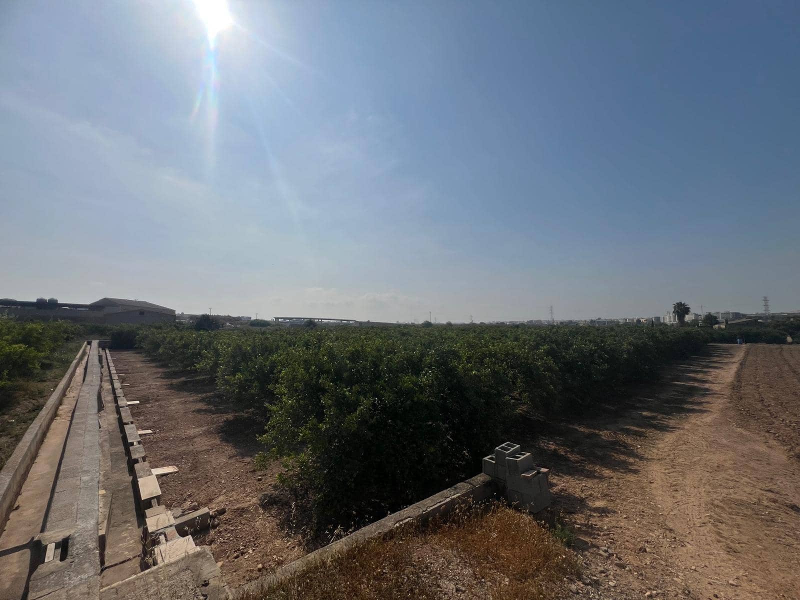 Grunde uden byggetilladelser til salg i Paterna - € 12.000 (Ref: 9075048)