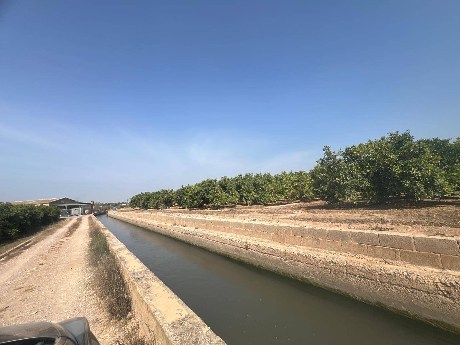 Grunde uden byggetilladelser til salg i Paterna - € 12.000 (Ref: 9075048)