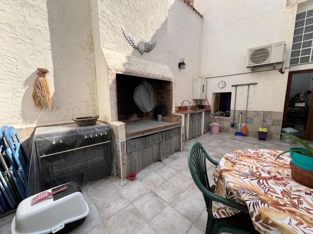 6 bedroom Townhouse for sale in Llíria with garage - € 259,000 (Ref: 9108633)