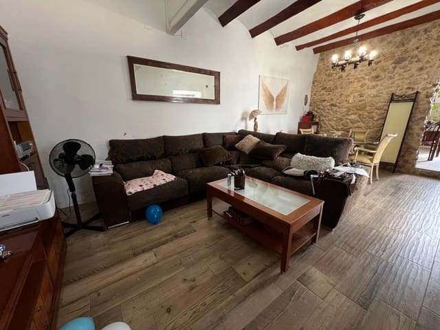 6 bedroom Townhouse for sale in Llíria with garage - € 259,000 (Ref: 9108633)