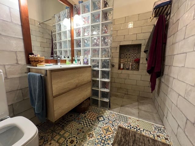 6 bedroom Townhouse for sale in Llíria with garage - € 259,000 (Ref: 9108633)