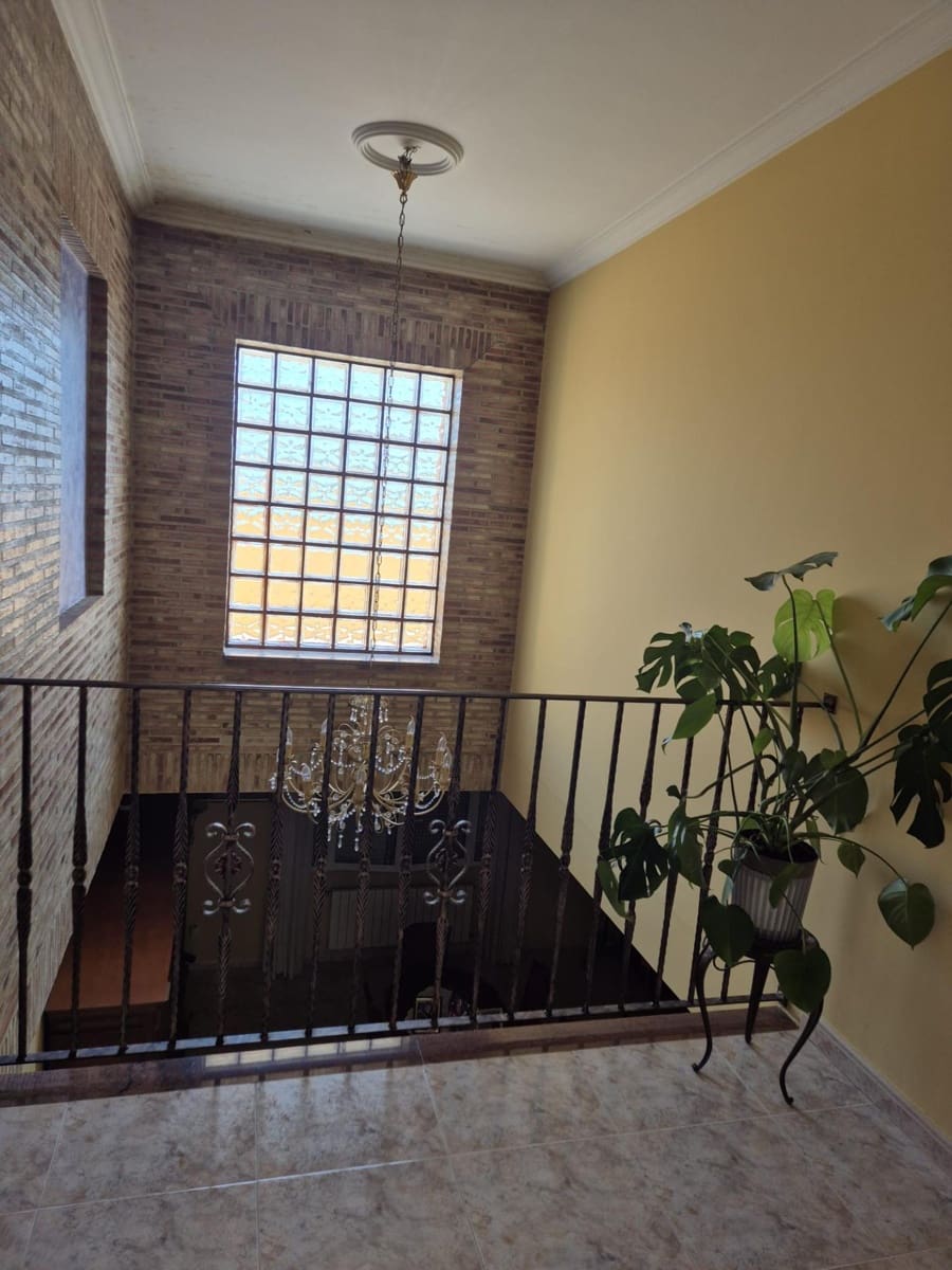 4 sypialnia Willa na sprzedaż w La Pobla de Vallbona z garażem - 675 000 € (Ref: 9145445)