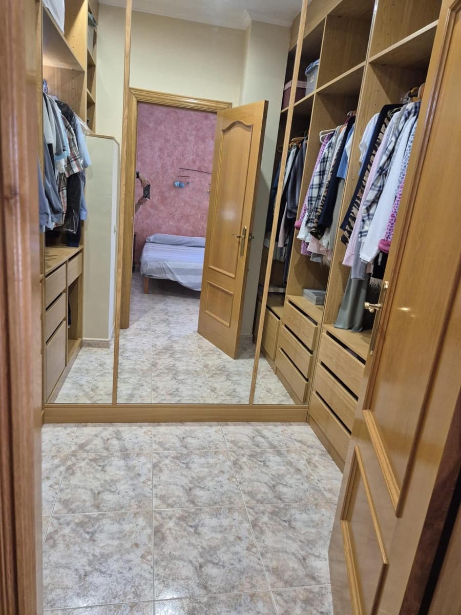 4 sypialnia Willa na sprzedaż w La Pobla de Vallbona z garażem - 675 000 € (Ref: 9145445)