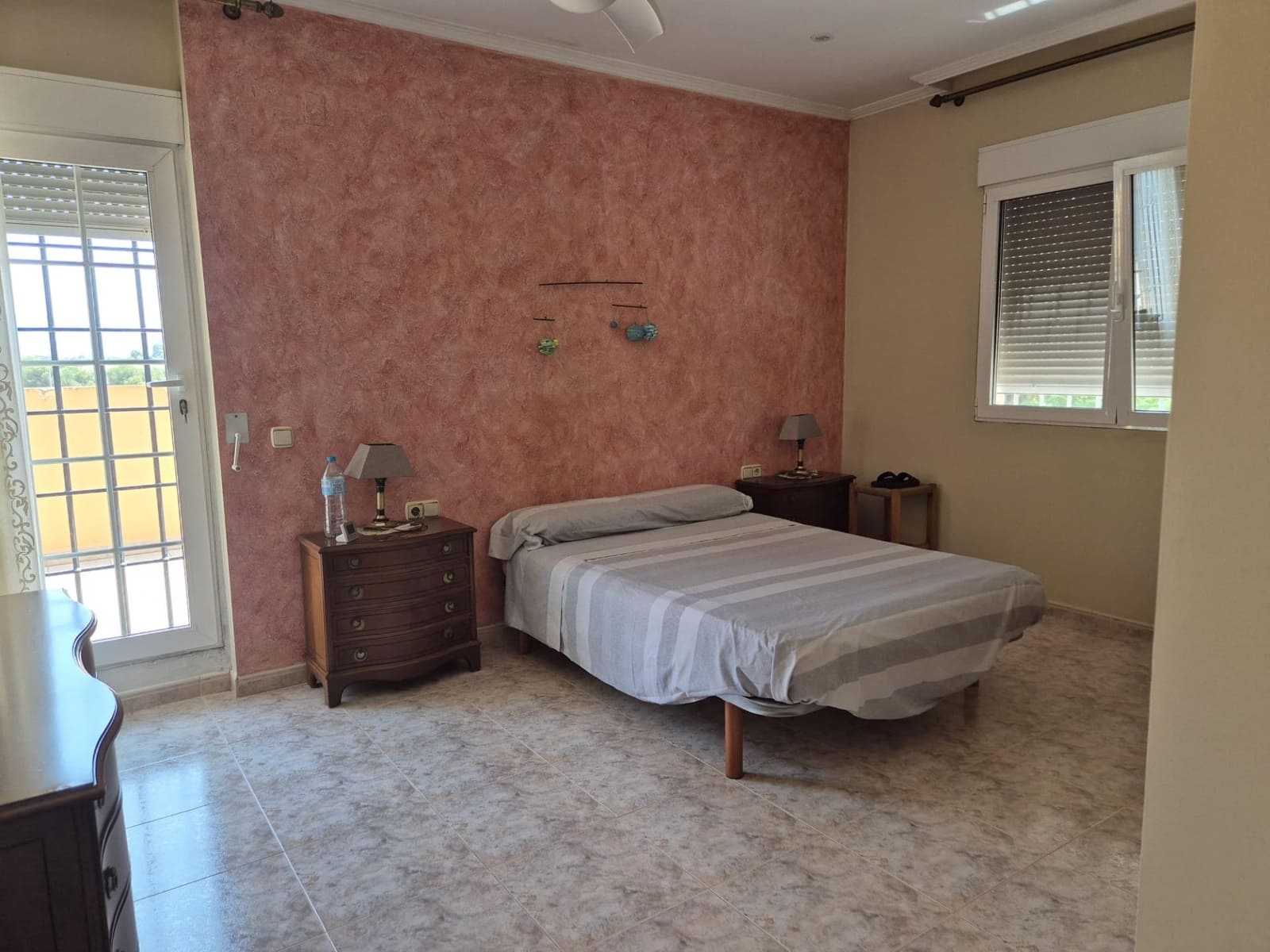 4 sypialnia Willa na sprzedaż w La Pobla de Vallbona z garażem - 675 000 € (Ref: 9145445)