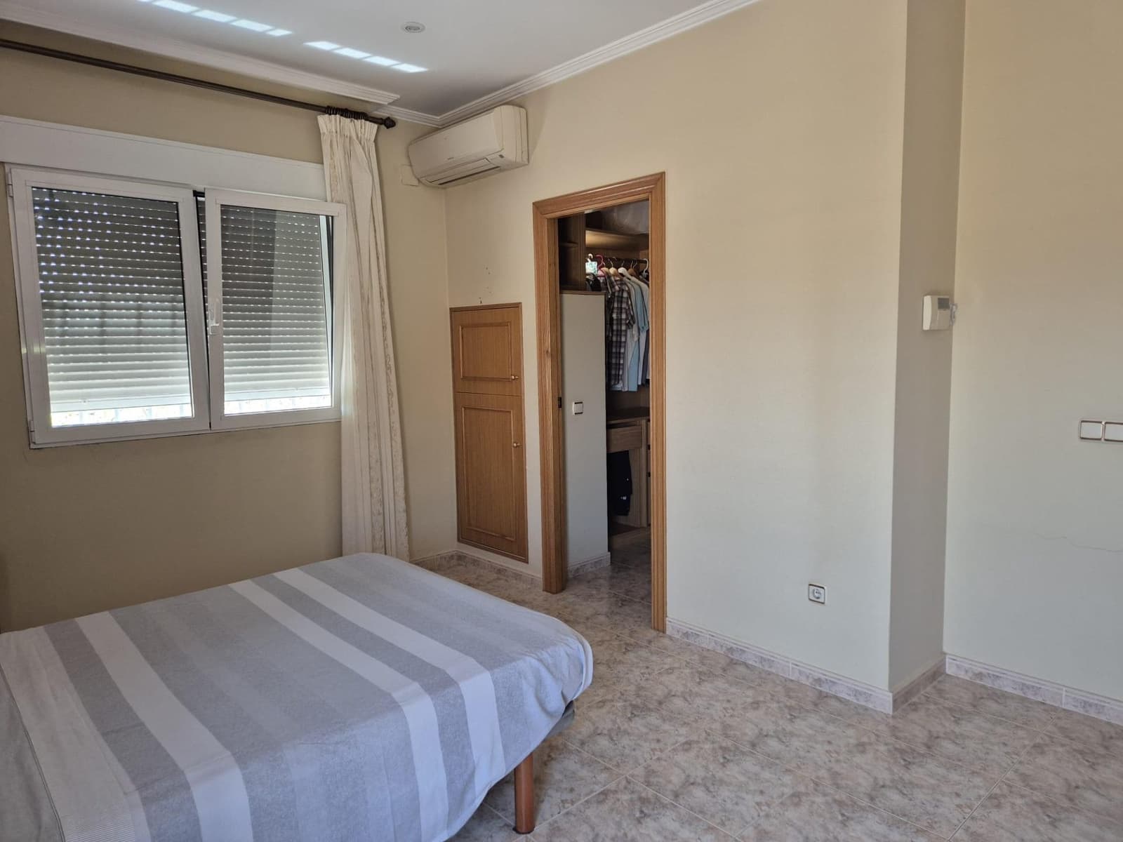 4 sypialnia Willa na sprzedaż w La Pobla de Vallbona z garażem - 675 000 € (Ref: 9145445)