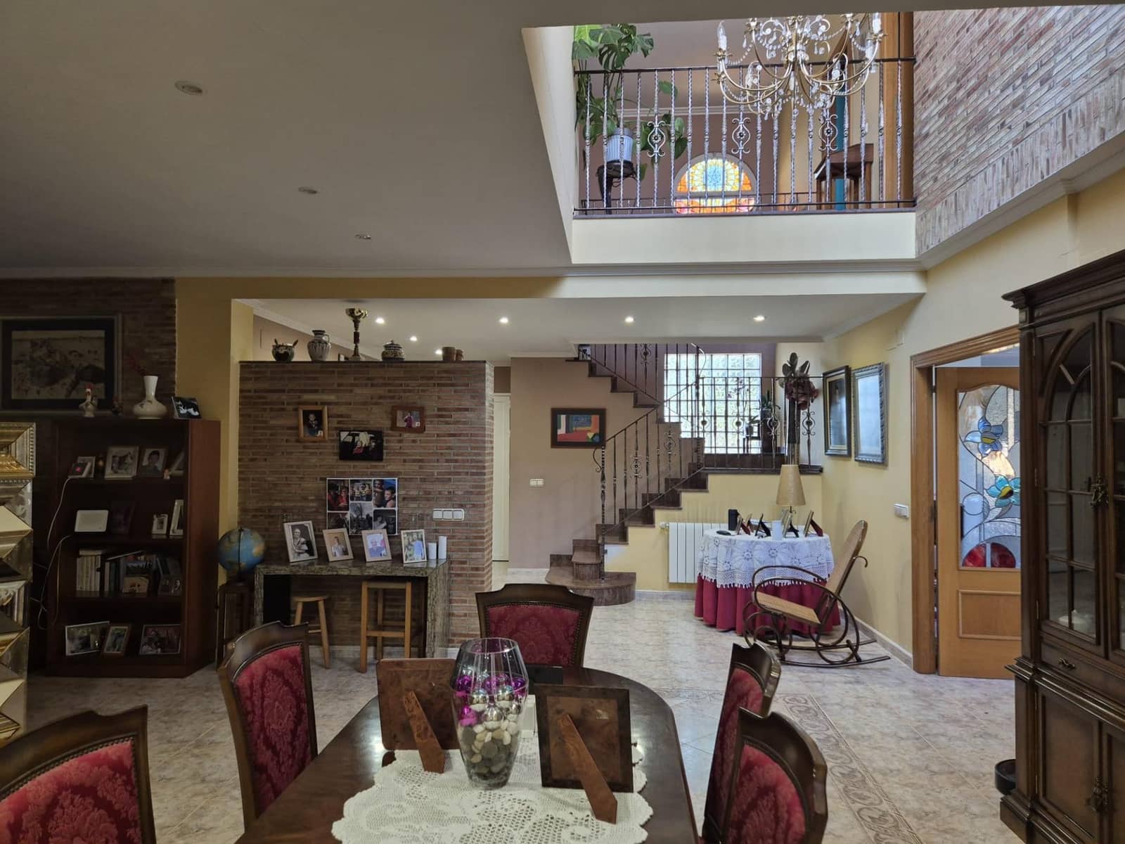 4 sypialnia Willa na sprzedaż w La Pobla de Vallbona z garażem - 675 000 € (Ref: 9145445)