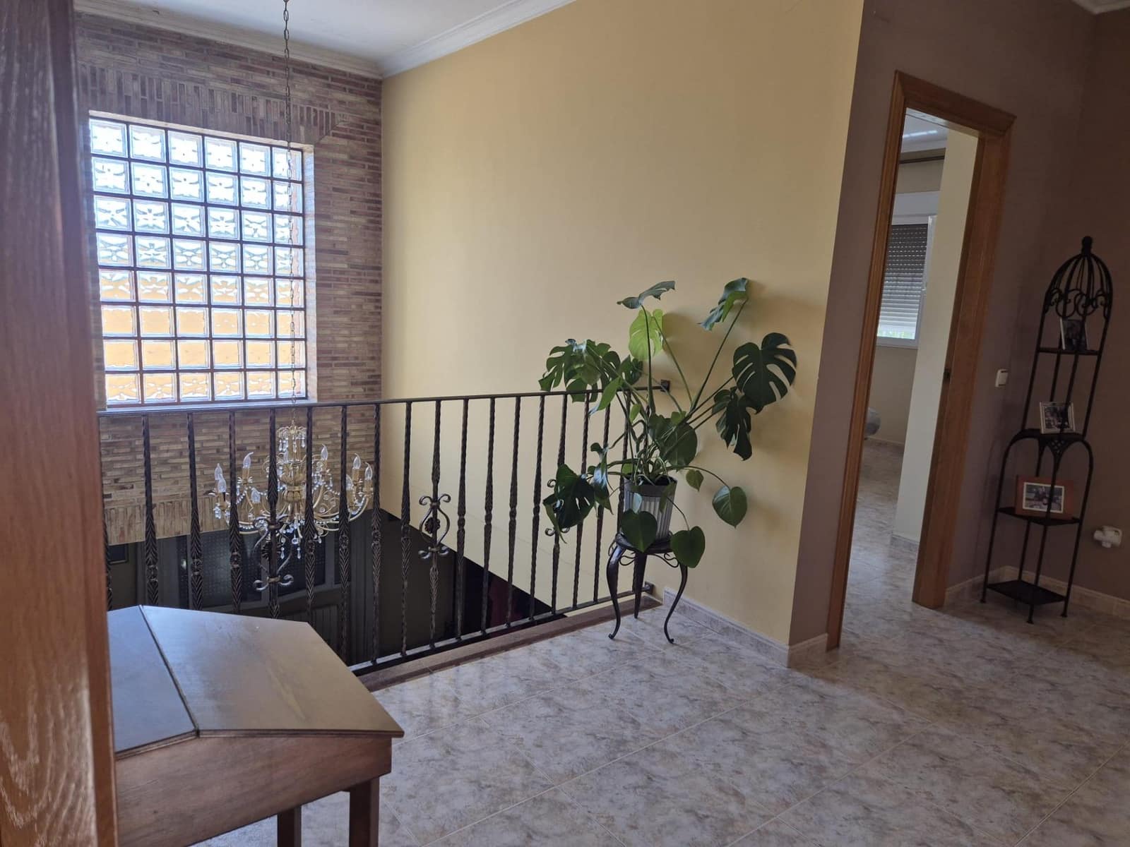 4 sypialnia Willa na sprzedaż w La Pobla de Vallbona z garażem - 675 000 € (Ref: 9145445)