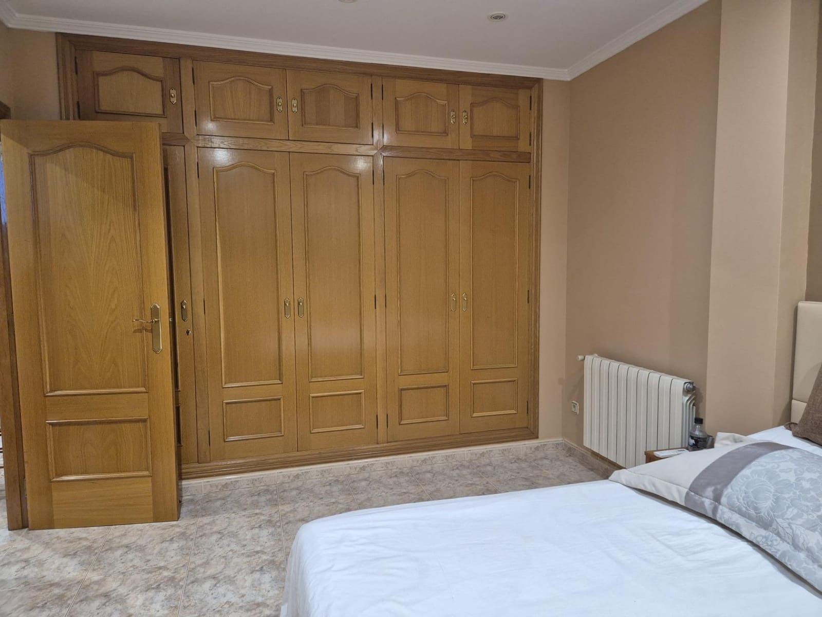 4 sypialnia Willa na sprzedaż w La Pobla de Vallbona z garażem - 675 000 € (Ref: 9145445)