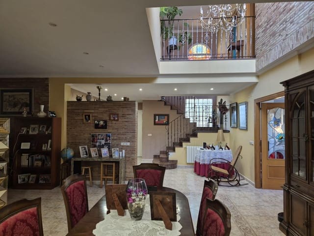 4 soveværelse Villa til salg i La Pobla de Vallbona med garage - € 675.000 (Ref: 9145445)