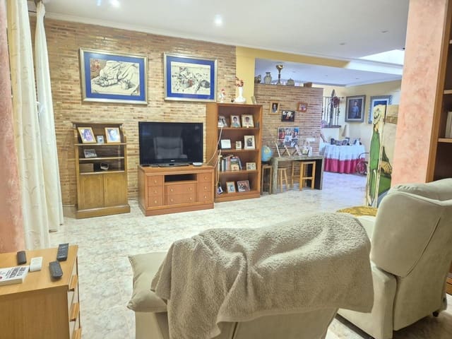 4 soveværelse Villa til salg i La Pobla de Vallbona med garage - € 675.000 (Ref: 9145445)