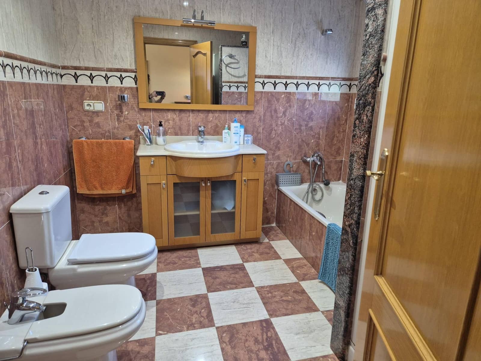 4 sypialnia Willa na sprzedaż w La Pobla de Vallbona z garażem - 675 000 € (Ref: 9145445)