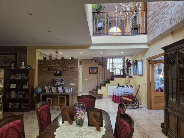 4 soveværelse Villa til salg i La Pobla de Vallbona med garage - € 675.000 (Ref: 9145445)