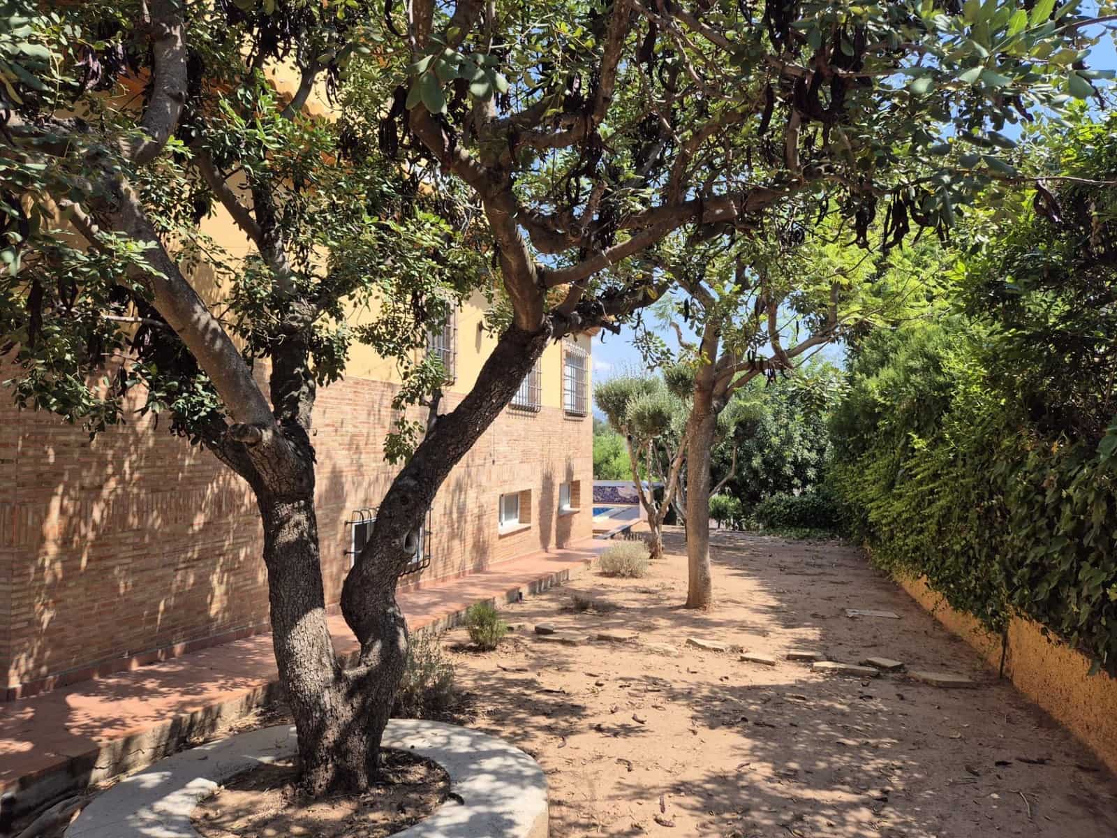 4 sypialnia Willa na sprzedaż w La Pobla de Vallbona z garażem - 675 000 € (Ref: 9145445)