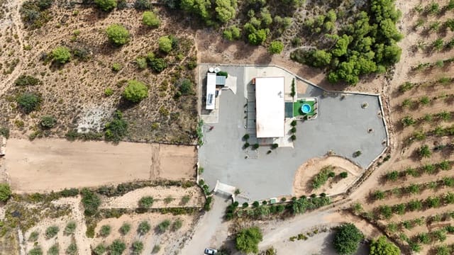 3 bedroom Villa for sale in Llíria with pool garage - € 199,000 (Ref: 9193764)