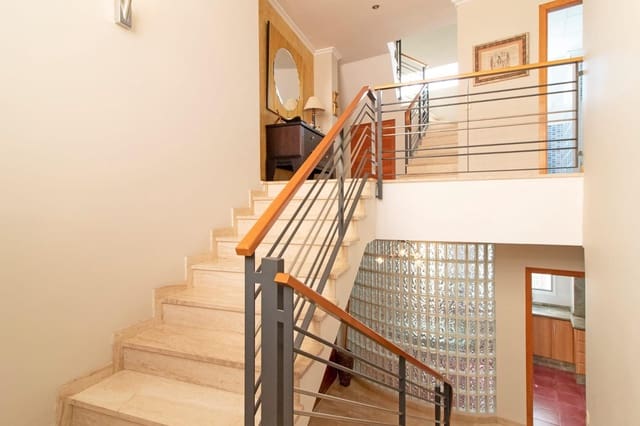 4 bedroom Townhouse for sale in Llíria with garage - € 345,000 (Ref: 9202399)