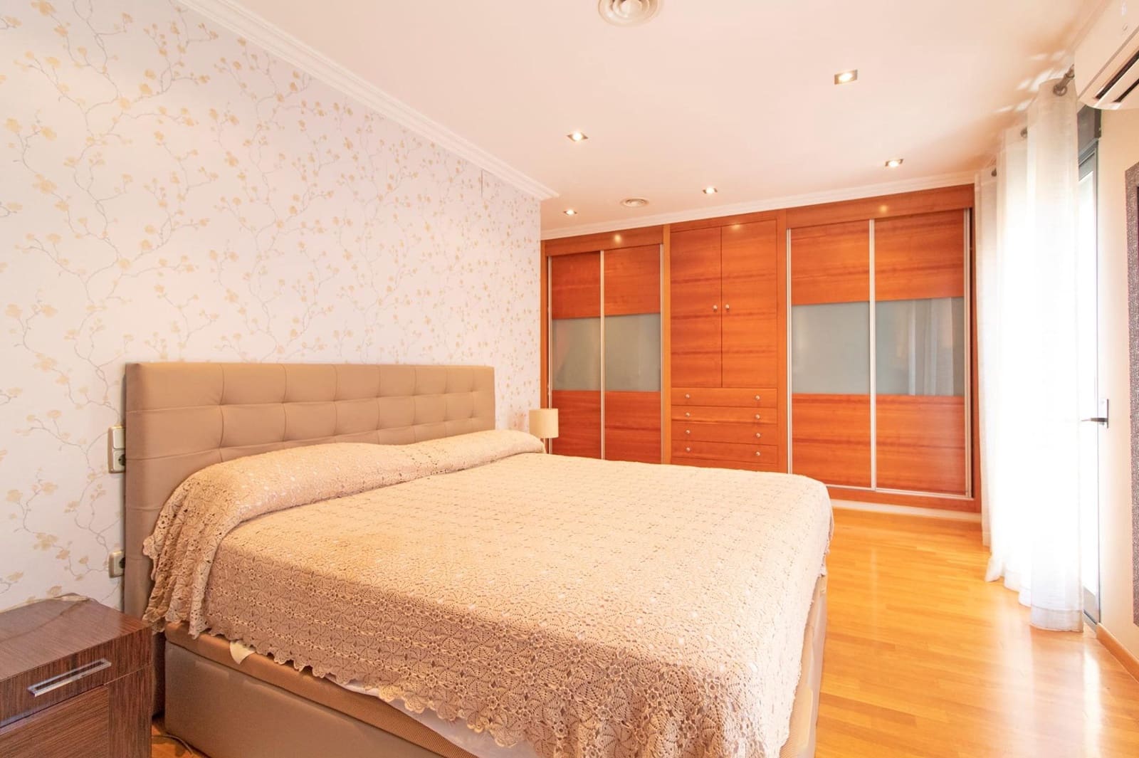 4 soveværelse Byhus til salg i Lliria med garage - € 345.000 (Ref: 9202399)