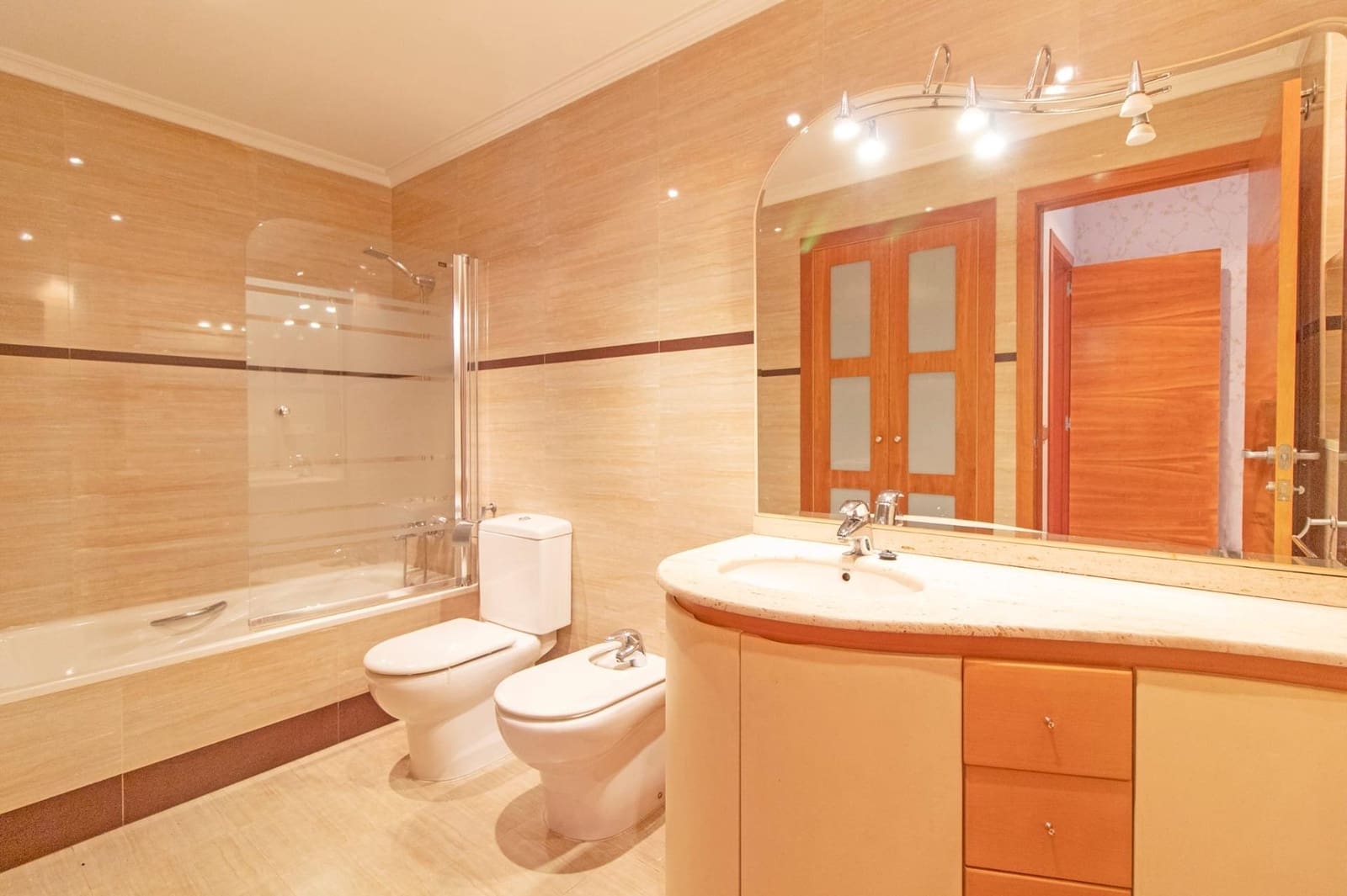 4 soveværelse Byhus til salg i Lliria med garage - € 345.000 (Ref: 9202399)