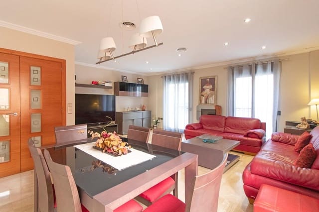 4 bedroom Townhouse for sale in Llíria with garage - € 345,000 (Ref: 9202399)