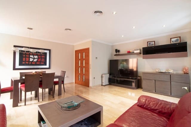 4 bedroom Townhouse for sale in Llíria with garage - € 345,000 (Ref: 9202399)