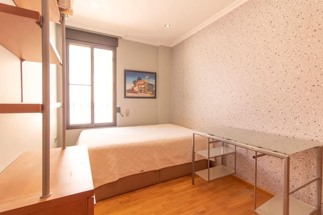 4 bedroom Townhouse for sale in Llíria with garage - € 345,000 (Ref: 9202399)