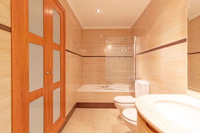 4 bedroom Townhouse for sale in Llíria with garage - € 345,000 (Ref: 9202399)