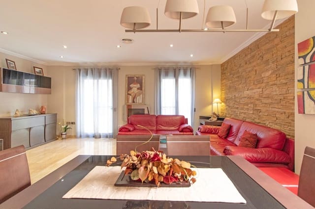 4 bedroom Townhouse for sale in Llíria with garage - € 345,000 (Ref: 9202399)