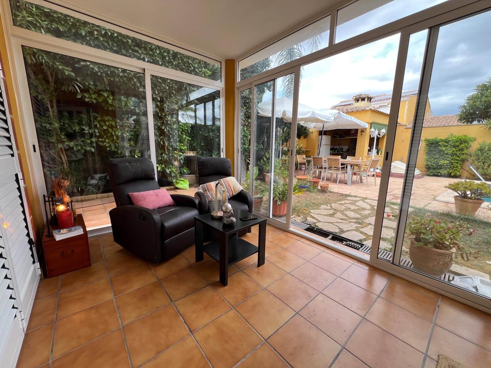 4 soveværelse Villa til salg i Lliria med swimmingpool garage - € 399.000 (Ref: 9215011)