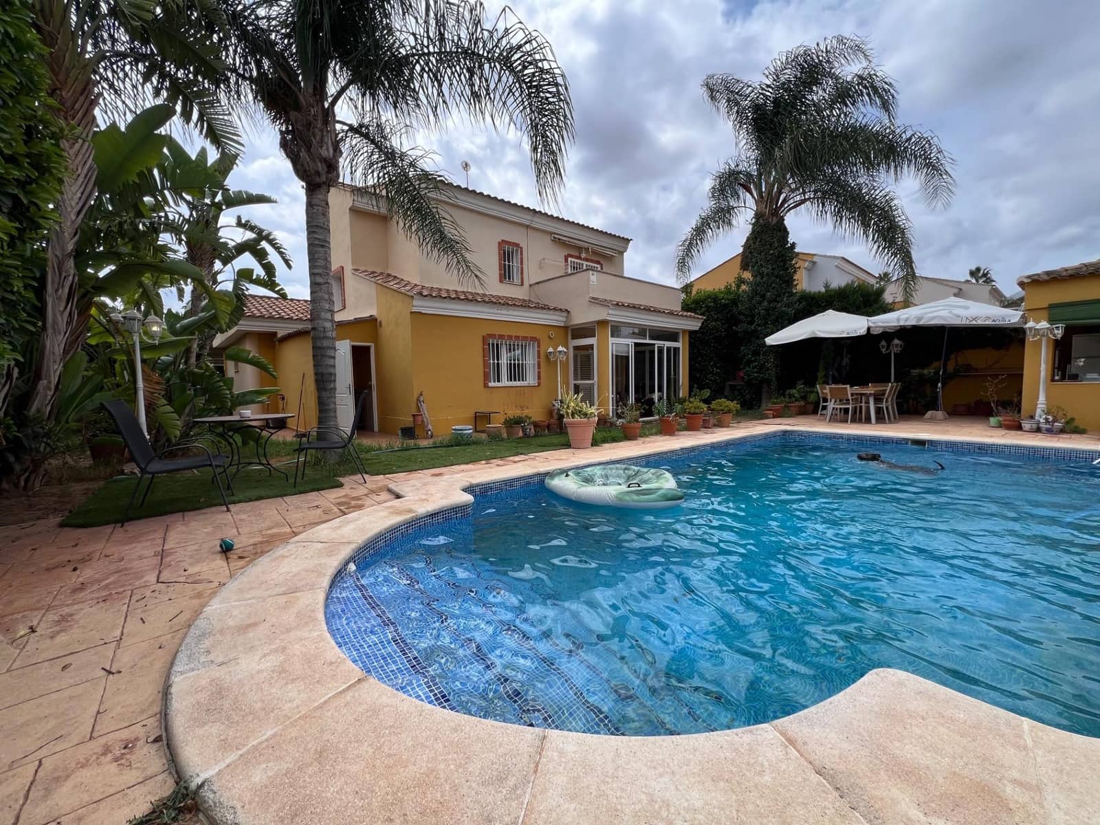 4 soveværelse Villa til salg i Lliria med swimmingpool garage - € 399.000 (Ref: 9215011)