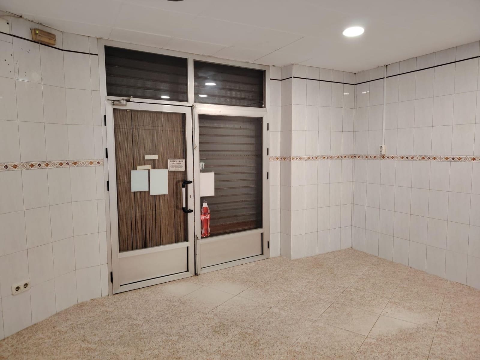 Commercial for rent in Lliria - € 500 (Ref: 9264485)